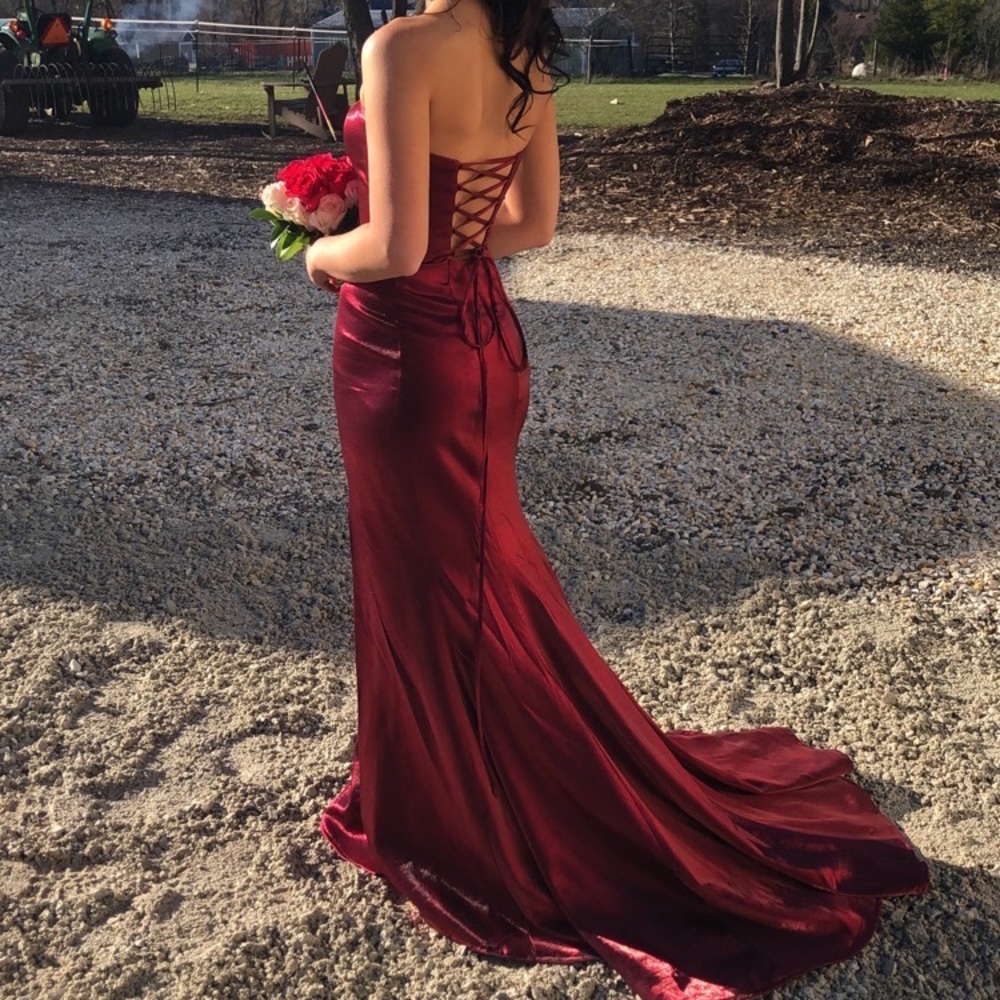 Prom dress I’m selling only worn once!! Its a size zero with a corset back.